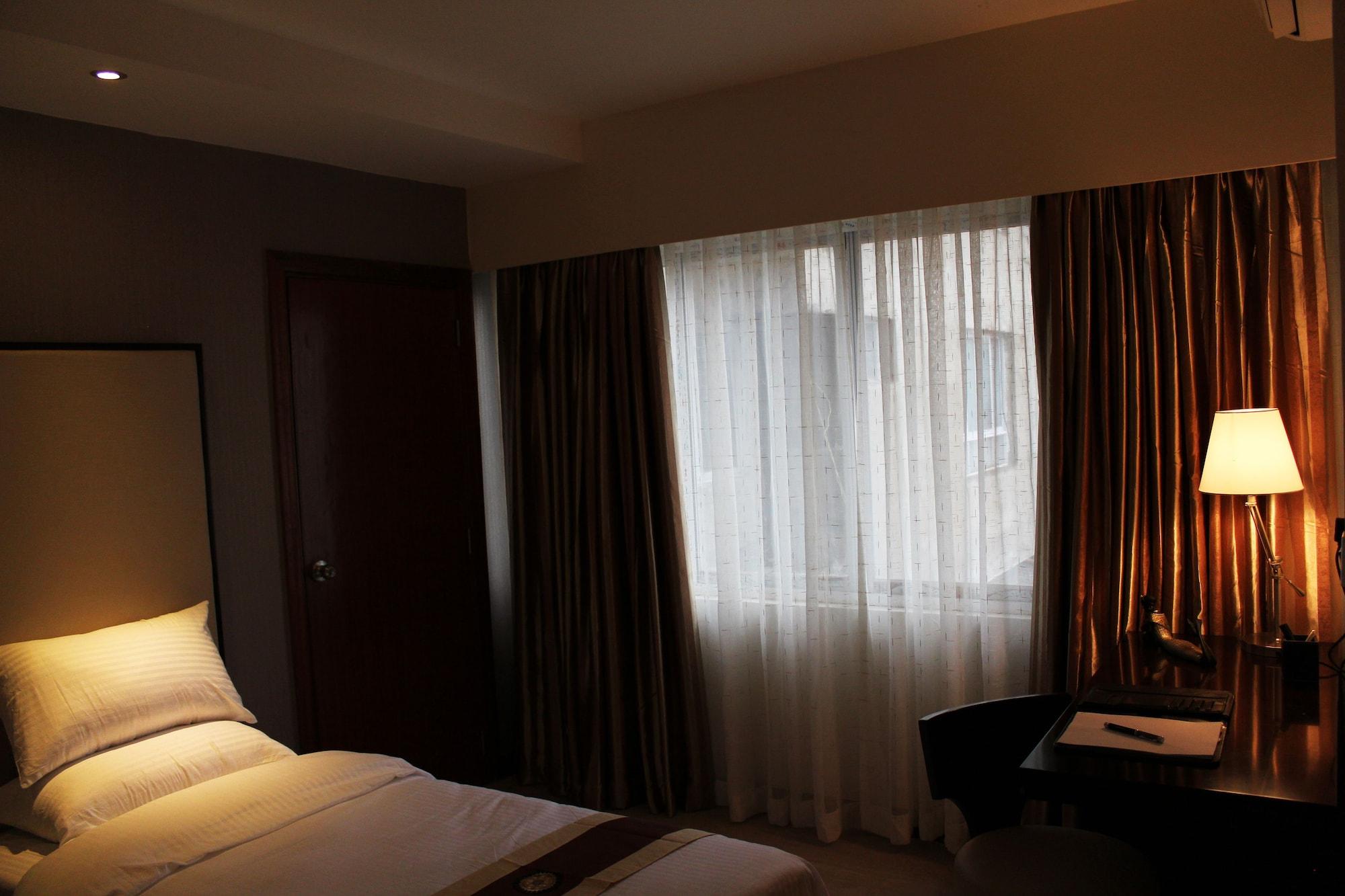 Hotel The Zehneria 4*